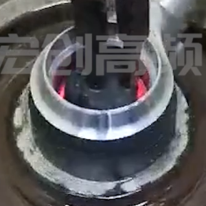 感應(yīng)淬火設(shè)備在對鋼鐵件進(jìn)行淬火回火的過程中，需要注意哪些方面？